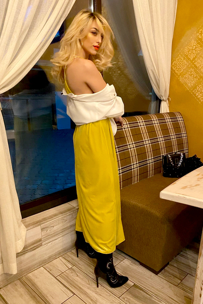 Captivating Beauty: Anna, 35 y.o. from Dnipro, Ukraine — VeronikaLove