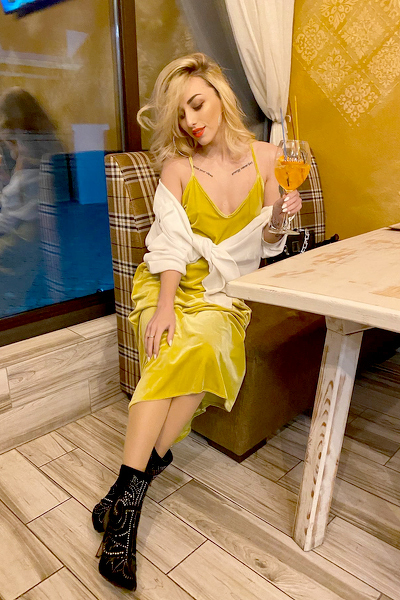 Captivating Beauty: Anna, 35 y.o. from Dnipro, Ukraine — VeronikaLove