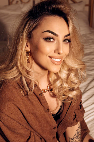 Captivating Beauty: Anna, 35 y.o. from Dnipro, Ukraine — VeronikaLove