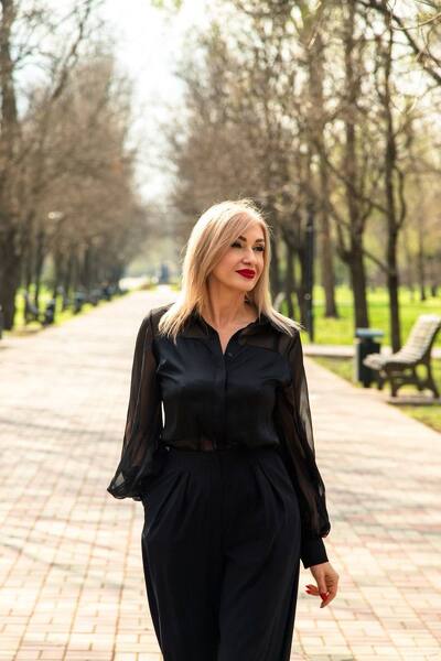 Sparkling Essence: Svitlana, 59 y.o. from Kryvyi Rih, Ukraine — VeronikaLove