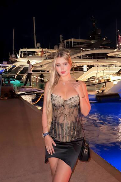 Dazzling Charm: Polina, 18 y.o. from Kyiv, Ukraine — VeronikaLove