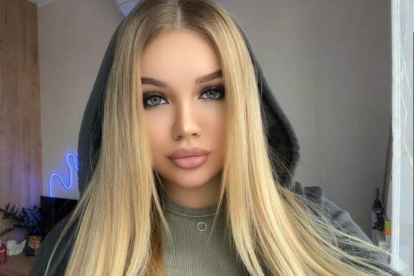 Captivating Beauty: Oksana, 24 y.o. from Wroclaw, Poland — VeronikaLove