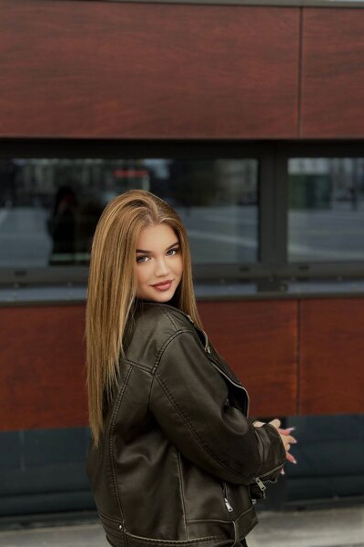 Captivating Beauty: Oksana, 24 y.o. from Wroclaw, Poland — VeronikaLove