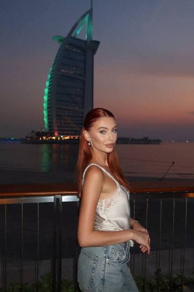 Enchanting Presence: Valeriya, 25 y.o. from Dubai, United Arab Emirates — VeronikaLove