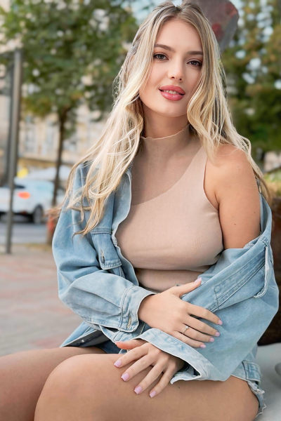 Ethereal Angelina, 27 y.o. from Kyiv, Ukraine with Light-brown hair — VeronikaLove