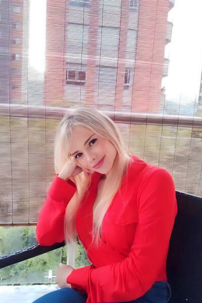 Whimsical Vanessa, 35 y.o. from Departamento de Cordoba, Colombia with Light-brown hair — VeronikaLove