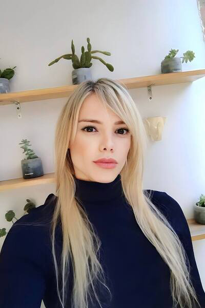 Whimsical Vanessa, 35 y.o. from Departamento de Cordoba, Colombia with Light-brown hair — VeronikaLove