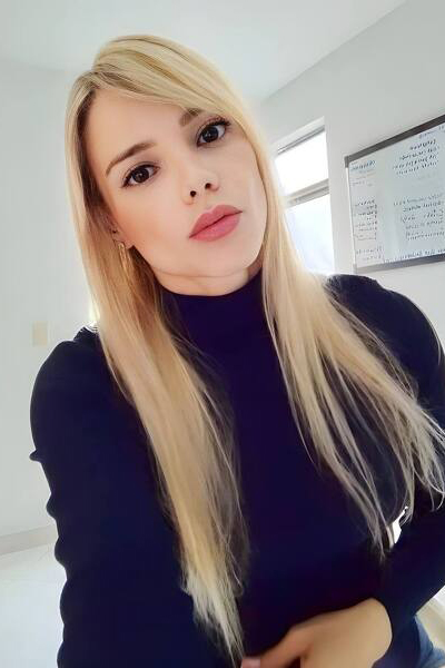 Whimsical Vanessa, 35 y.o. from Departamento de Cordoba, Colombia with Light-brown hair — VeronikaLove