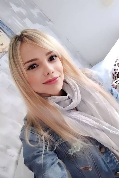 Whimsical Vanessa, 35 y.o. from Departamento de Cordoba, Colombia with Light-brown hair — VeronikaLove