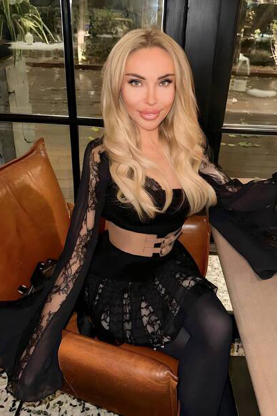 Radiant Charm: Natalia, 43 y.o. from Florida, United States — VeronikaLove