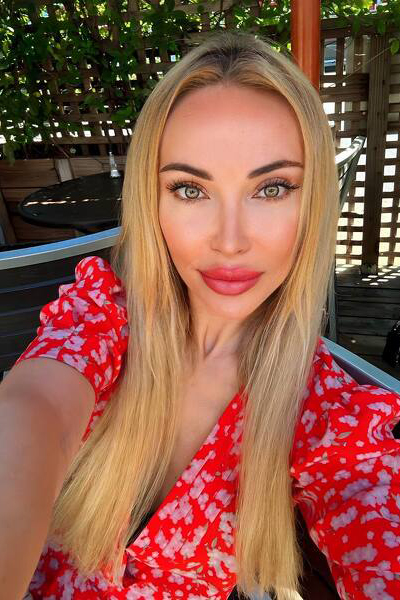 Radiant Charm: Natalia, 43 y.o. from Florida, United States — VeronikaLove