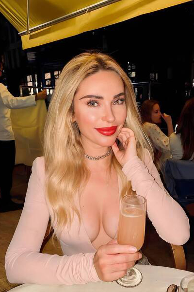 Radiant Charm: Natalia, 43 y.o. from Florida, United States — VeronikaLove