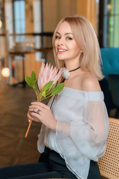 Timeless Beauty: Iryna, 44 y.o. from Vinnytsia, Ukraine — VeronikaLove