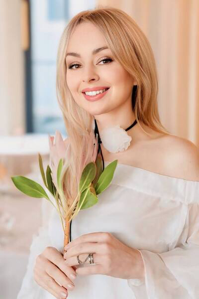 Timeless Beauty: Iryna, 44 y.o. from Vinnytsia, Ukraine — VeronikaLove