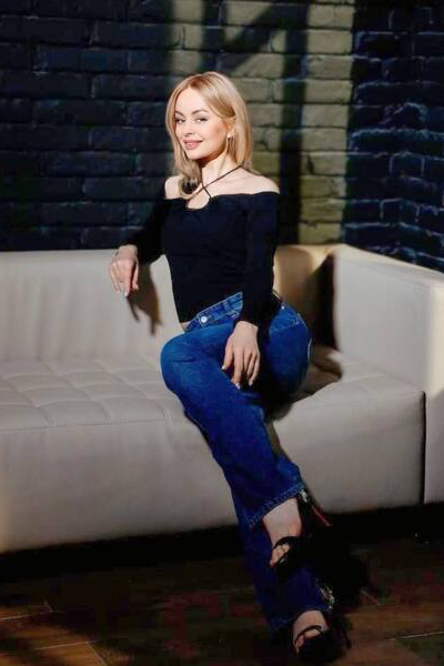 Timeless Beauty: Iryna, 44 y.o. from Vinnytsia, Ukraine — VeronikaLove