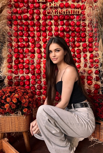 Magnetic Allure: Anna, 22 y.o. from Cherkasy, Ukraine — VeronikaLove