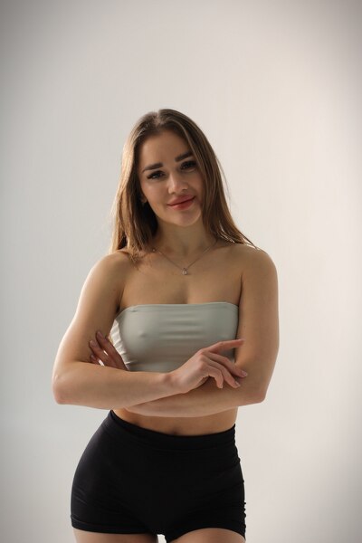 Whimsical Anna, 25 y.o. from Lviv, Ukraine with Chestnut hair — VeronikaLove