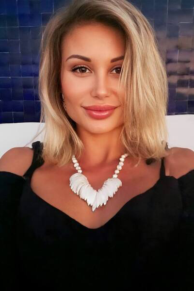 Sophisticated Elegance: Natalia, 39 y.o. from London, United Kingdom — VeronikaLove