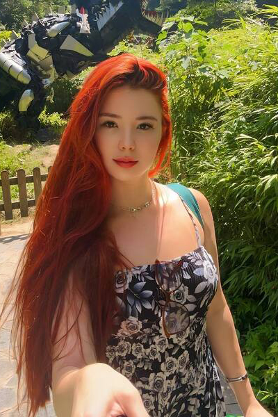 Graceful Presence: Eliza, 28 y.o. from Distrito de Braga, Portugal — VeronikaLove