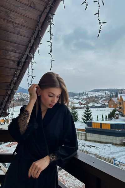 Magnetic Allure: Anzhela, 21 y.o. from Lutsk, Ukraine — VeronikaLove