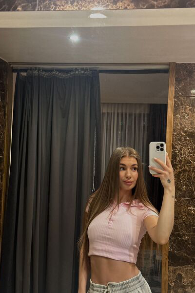 Magnetic Allure: Anzhela, 21 y.o. from Lutsk, Ukraine — VeronikaLove