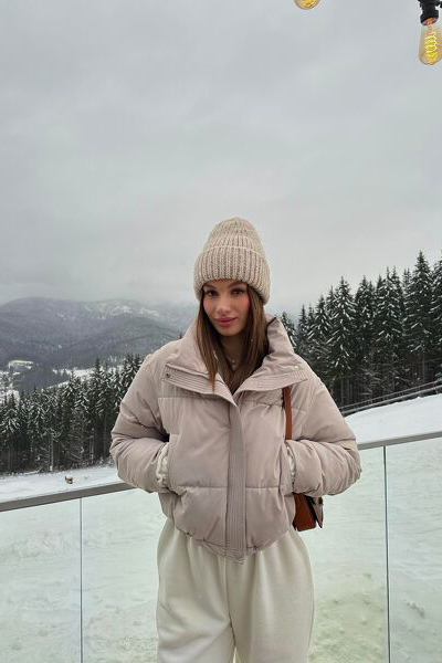 Magnetic Allure: Anzhela, 21 y.o. from Lutsk, Ukraine — VeronikaLove