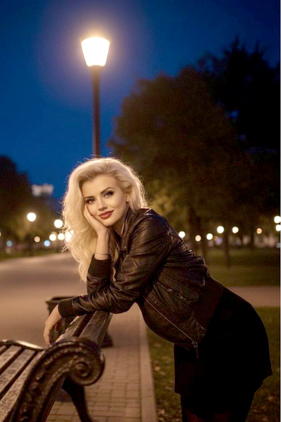 Graceful Presence: Yuliya, 35 y.o. from Kryvyi Rih, Ukraine — VeronikaLove
