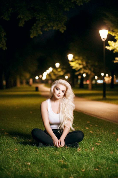 Graceful Presence: Yuliya, 35 y.o. from Kryvyi Rih, Ukraine — VeronikaLove