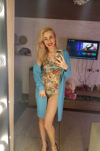 Alluring Zhanna, 37 y.o. from Kryvyi Rih, Ukraine with Blonde hair — VeronikaLove