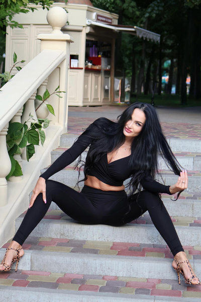 Radiant Charm: Svetlana, 44 y.o. from Kharkiv, Ukraine — VeronikaLove
