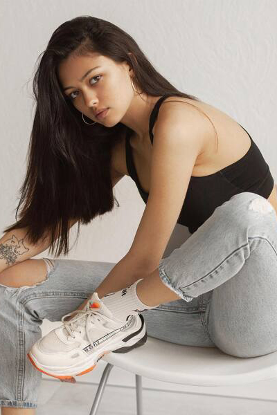 Dazzling Yuliia, 22 y.o. from London, United Kingdom with Brown hair — VeronikaLove