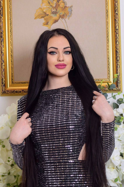 Captivating Beauty: Marina, 27 y.o. from Kharkiv, Ukraine — VeronikaLove