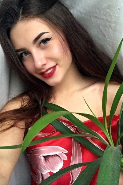 Dynamic Vladislava, 26 y.o. from Cherkasy, Ukraine with Brown hair — VeronikaLove