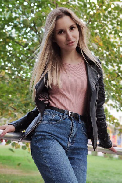 Vibrant Liliya, 31 y.o. from Dnipro, Ukraine with Light-brown hair — VeronikaLove