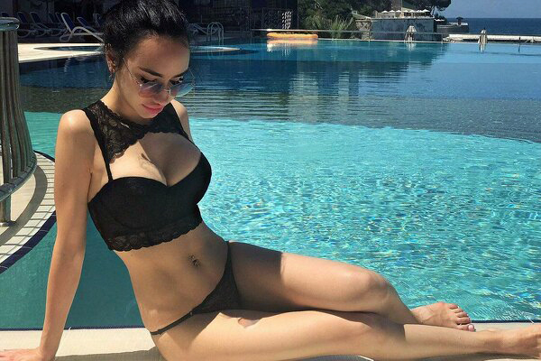 Whimsical Ana, 29 y.o. from Kryvyi Rih, Ukraine with Black hair — VeronikaLove