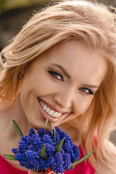 Captivating Gaze: Valentina, 46 y.o. from Kyiv, Ukraine — VeronikaLove