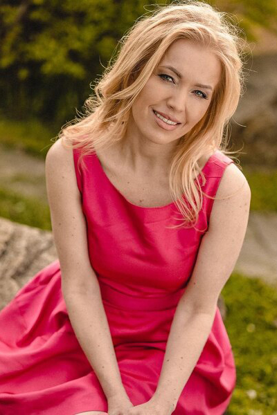 Captivating Gaze: Valentina, 46 y.o. from Kyiv, Ukraine — VeronikaLove
