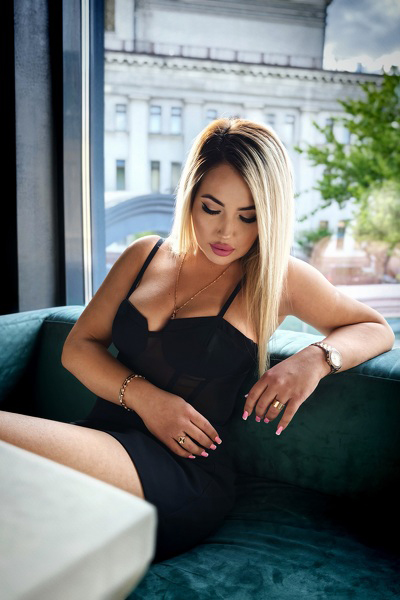 Graceful Allure: Ulyana, 32 y.o. from Rivne, Ukraine — VeronikaLove