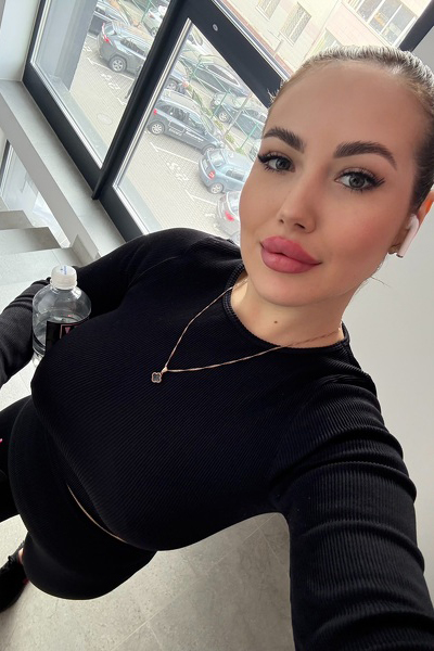 Graceful Allure: Ulyana, 32 y.o. from Rivne, Ukraine — VeronikaLove