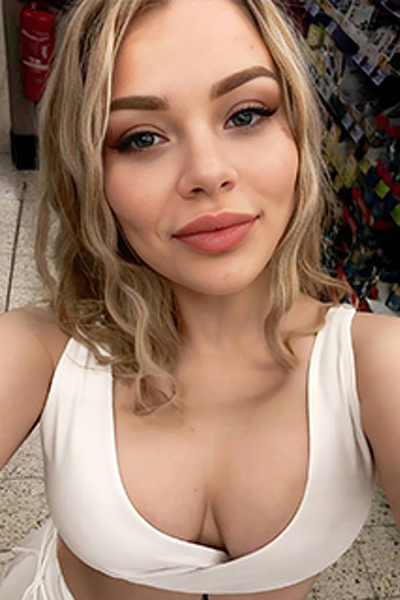Captivating Gaze: Eva-Viktoria, 25 y.o. from Odesa, Ukraine — VeronikaLove