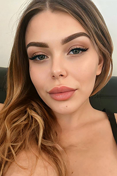 Captivating Gaze: Eva-Viktoria, 25 y.o. from Odesa, Ukraine — VeronikaLove