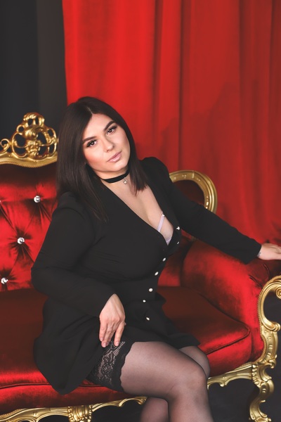 Charming Radiance: Yana, 35 y.o. from Mykolaiv, Ukraine — VeronikaLove
