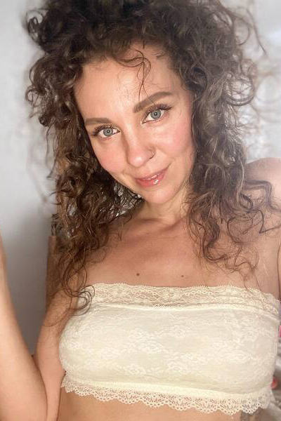 Magnetic Charm: Victoriia, 38 y.o. from Alicante, Spain — VeronikaLove
